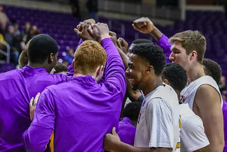 3-point barrage leads Lady Bisons past Jacksonville Image