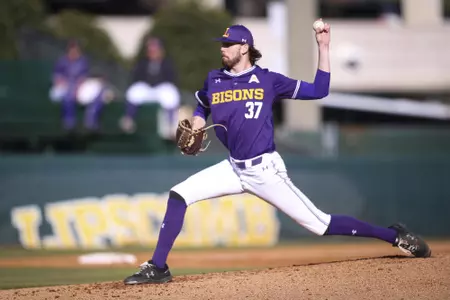 Max Habbeger pitching