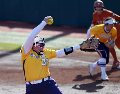 Katie Turner pitching