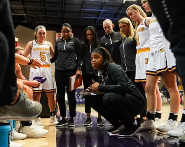 Lauren Sumski sideline huddle