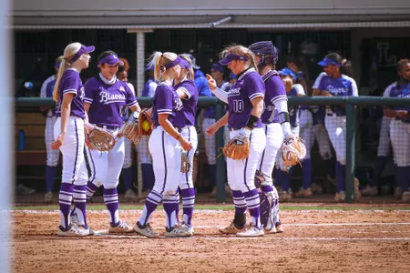 softball team circle