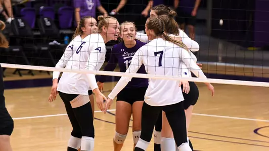 VB huddle against Jacksonville State