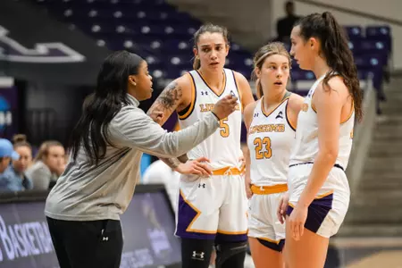 Sumksi, Vinson, Holcomb, Sorrentino Huddle