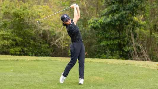 Zi Yu Foong swinging