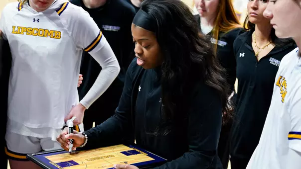 Lauren Sumski drawing up a play during a timeout