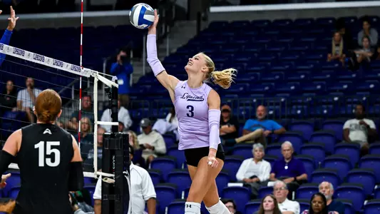 Sydney Strenger getting ready to spike a volleyball