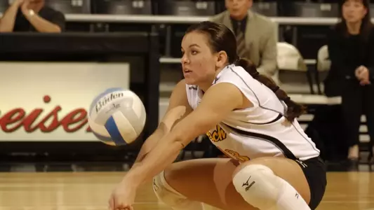 Senior libero Iris Murray and 49ers head to Irvine for the Black and Blue rivalry.