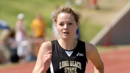 Missy Barclay and the other distance runners get their first crack at indoor competition this weekend.