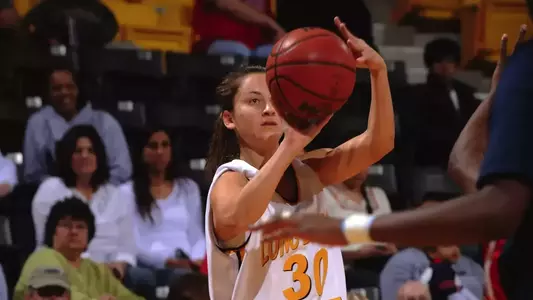 Melanie Lisnock (30)