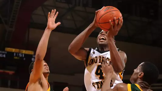 Donovan Morris scored 25 points for Long Beach State.
