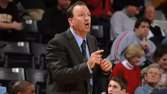 Join Head Coach Dan Monson and the 49ers at the End-of-the-Year Banquet.