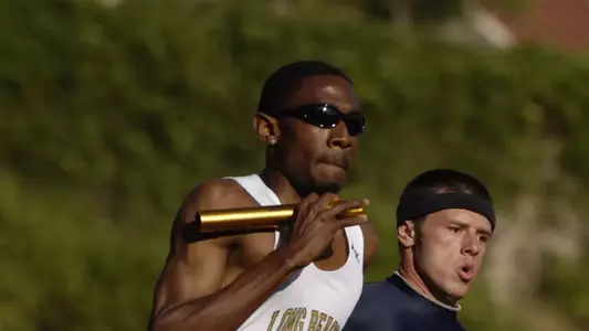 Brent Gray, Alex Freitas, Austin Fowler and Kelsey Caesar took the sprint medley championship.