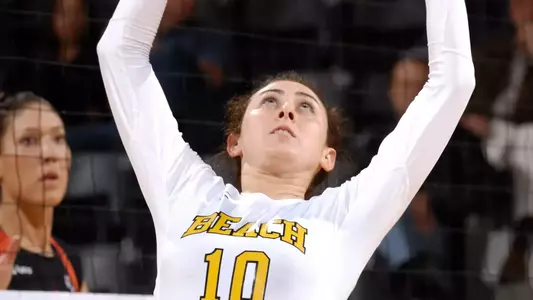 Nicole Vargas had a double-double in her first match as a senior.