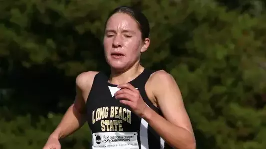 Sarah Apgar led the 49ers as she finished in 8th place at the Aztec Invitational on Saturday morning.