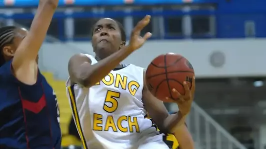 Senior Lynea Williams scored a game-high 13 points to lead the 49ers to a 54-51 victory at Cal State Fullerton.