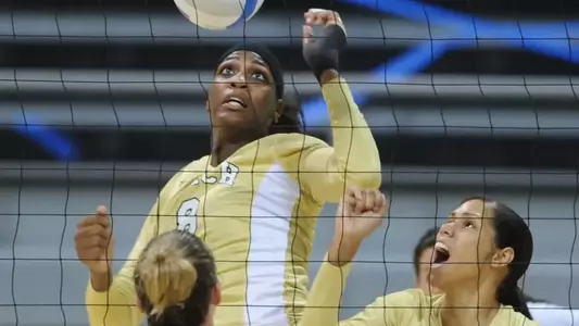 Naomi Washington led the 49ers with 20 kills.