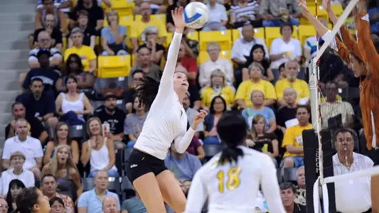 Caitlin Ledoux led the 49ers with 13 kills on .214 hitting.