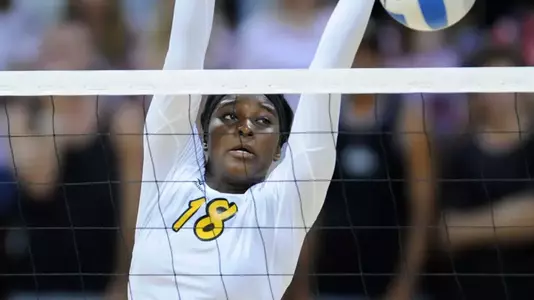 Michelle Osunbor chipped in three solo blocks for the 49ers.