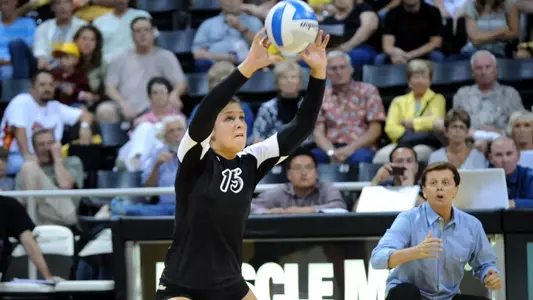 Sophomore Lauren Minkel made 23 digs over the three-set match.