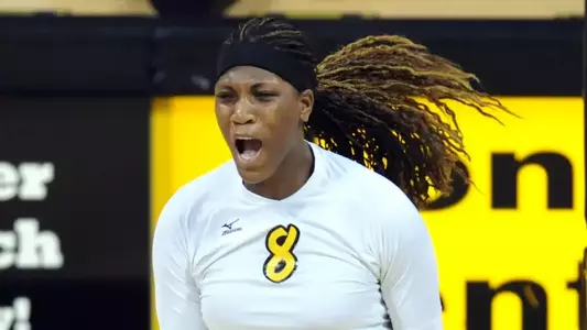 Naomi Washington had 26 kills and 10 digs against UC Irvine.