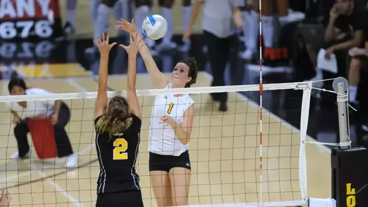Caitlin Ledoux finished with 15 kills on .500 hitting.
