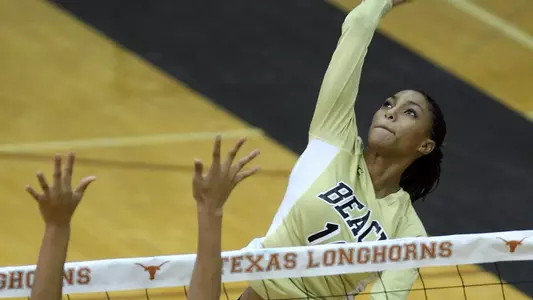 Janisa Johnson tied for the team lead with 11 kills Saturday.