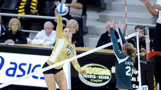 Delainey Aigner-Swesey finished with eight kills and five blocks on Friday.