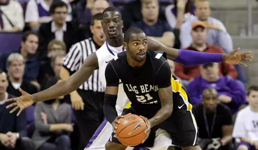 Washington's Darnell Gant, rear, defends Long Beach State's Larry Anderson (21) in the first half of an NCAA college basketball game Tuesday, Nov. 30, 2010, in Seattle. (AP Photo/Elaine Thompson)