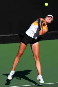 Anna Jeczmionka defeated Nixon 7-6, 6-1 to get her first win since returning to the lineup.