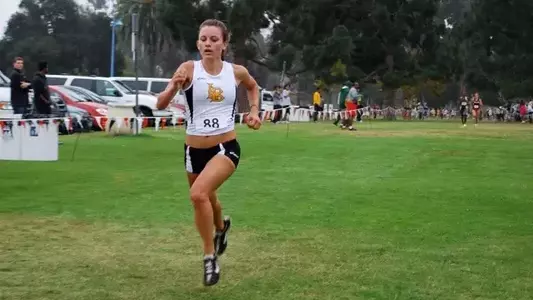 Sophomore Nina Moore finished in second place at the Aztec Invitational in San Diego.  (Photo by Andy Sythe/LBSU)