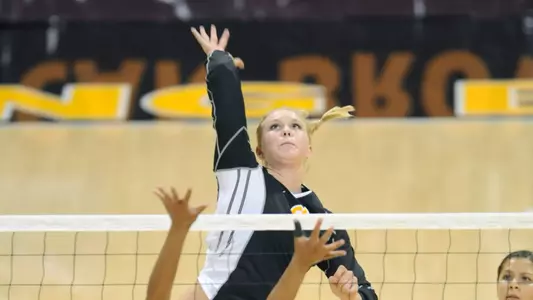 Hampton made 18 kills on .517 hitting against No. 14 Colorado State.