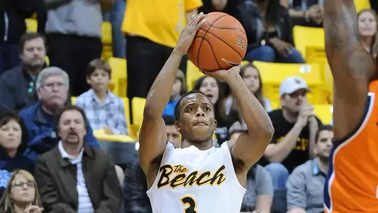 Long Beach State vs. Cal State Fullerton, Jan. 29, 2011 (Photo by Stephen Carr/LBSU Athletic Media Relations)