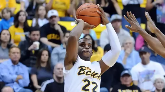 Long Beach State vs. Cal State Fullerton, Jan. 29, 2011 (Photo by Stephen Carr/LBSU Athletic Media Relations)