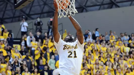 Long Beach State vs. Cal State Fullerton, Jan. 29, 2011 (Photo by Stephen Carr/LBSU Athletic Media Relations)