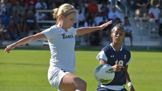 10/9//11 - Nicole Sweetman (26) of the Long Beach State Women's Volleyball team as they host Cal State Fullerton at the George Allen field in Long Beach.
Photo by Steven Georges/Long Beach State