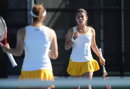 Anais Dallara beat two ranked opponents to reach the semifinals at the ITA Regionals.