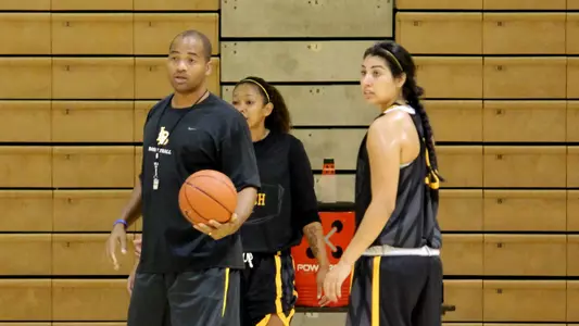 Assistant coach Derek Wynn and Alex Sanchez