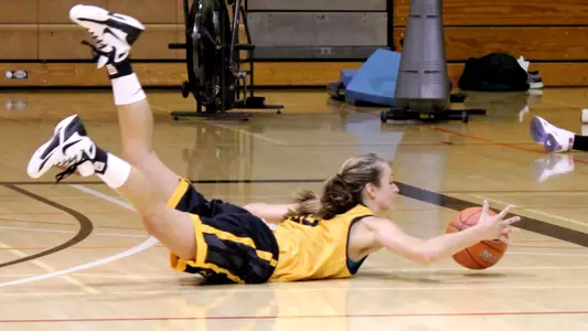 Mary Ochiltree dives for the ball in a drill.