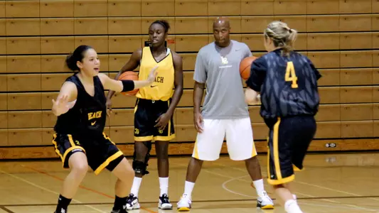 Bianka Balthazar prepares to take a charge against Lauren Spargo (4).