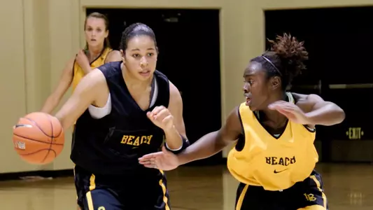 Chantel Dooley guards Bianka Balthazar in a drill.