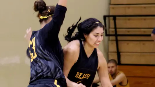 Tipesa Moorer guards Alex Sanchez in a drill.