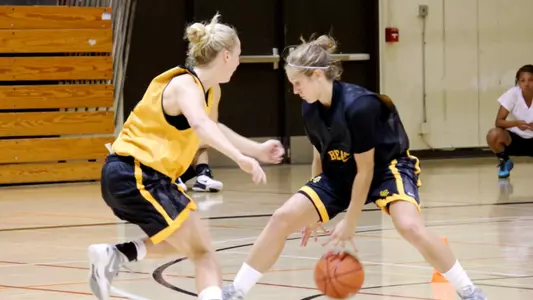 Sigrid Skorpen guards Lauren Spargo in a drill.