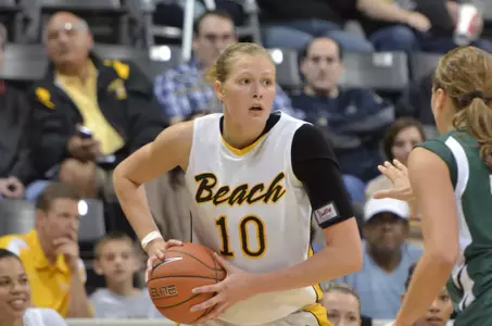 Sophomore Ella Clark had 13 points and 10 rebounds in a loss at Syracuse.