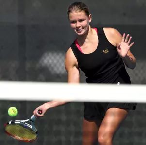Anna Jeczmionka won at No. 6 singles in straight sets.
