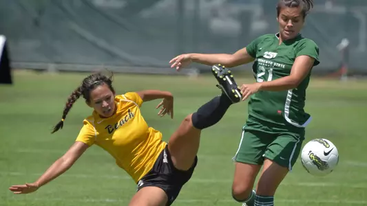 Senior midfielder Shawna Gordon (6).  (Photo by Steven Georges/Long Beach State)