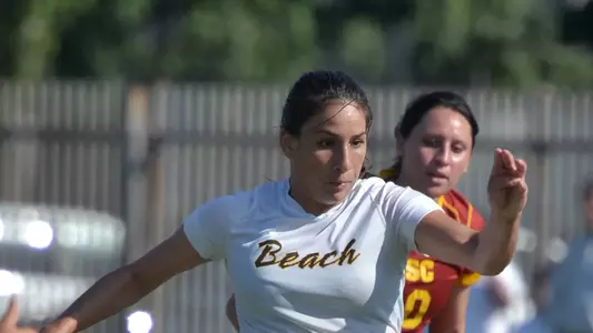Senior midfielder Sidney Garza. (Photos by Steven Georges/LBSU)