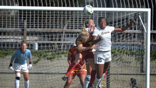 Freshman midfielder Taylor Nelson. (Photos by Steven Georges/LBSU)