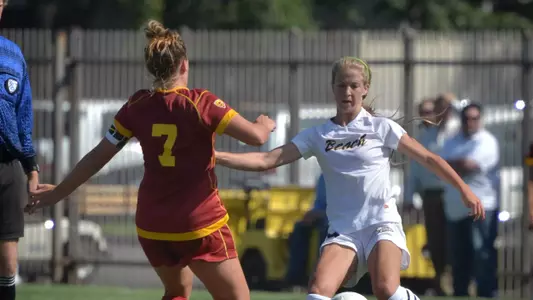 Freshman midfielder Taylor Nelson. (Photos by Steven Georges/LBSU)