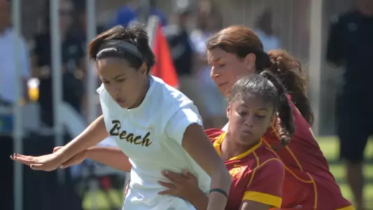 Junior forward Nadia Link. (Photos by Steven Georges/LBSU)