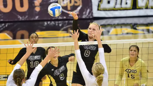 8/20/11 - Haleigh Hampton (8) of the Long Beach State Women's Volleyball team as they play UMBC during the Long Beach State Mizuno Invitational at the Pyramid.
Long Beach went on to win 3-0.
Photos by Steven Georges/Long Beach State